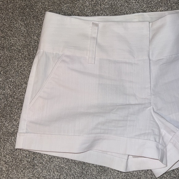 White dressy shorts by Guess size 28 🤍 - Picture 5 of 9